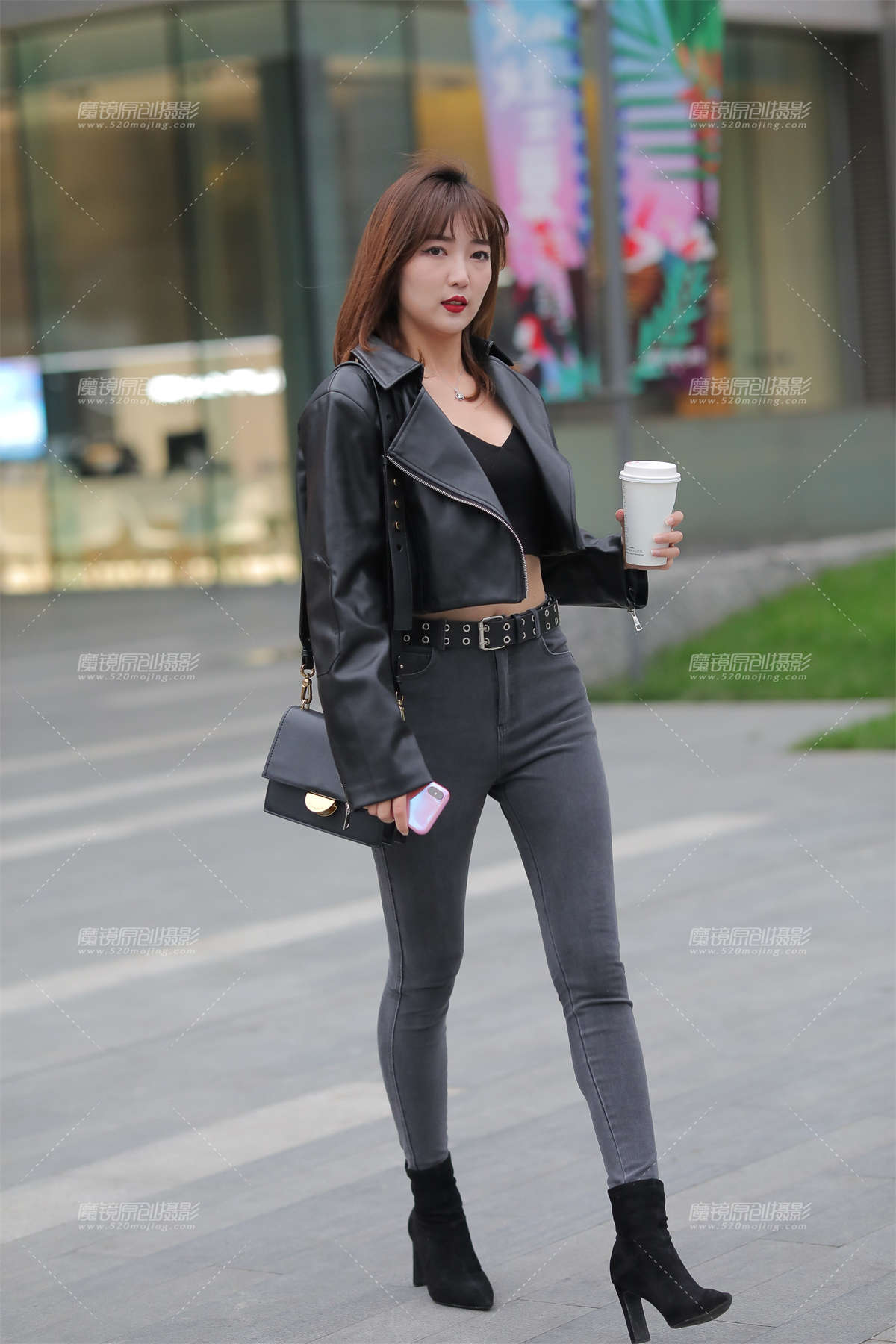 很酷的漂亮小姐姐-日更街拍