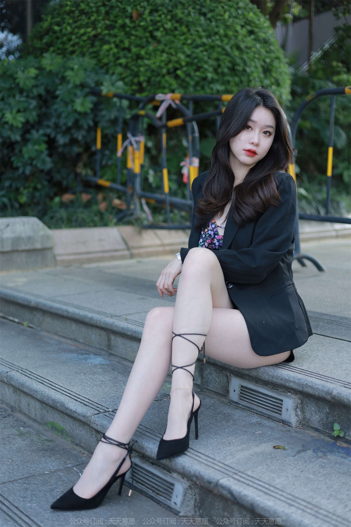 图片[2]-IESS异思趣向 2022.05.24 丝享家1097：佳爷 四月特辑-日更街拍