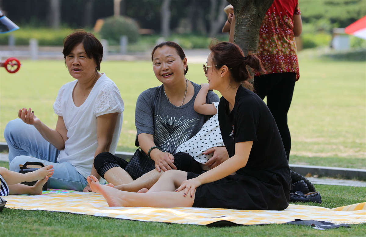 图片[2]-踏青公园街拍系列No.326 Canon5D草地系列-日更街拍