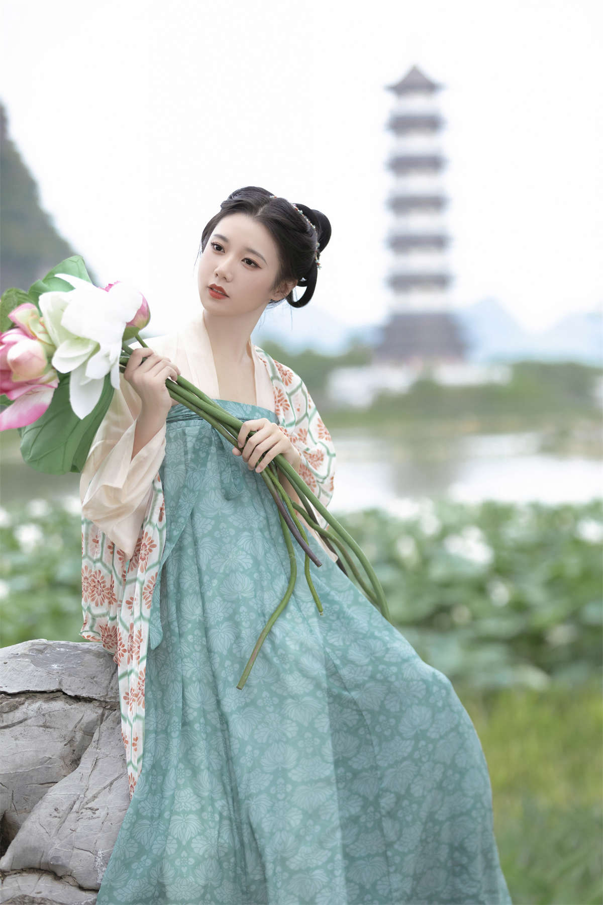 YITUYU艺图语 2023.07.03 荷 焦宝-日更街拍