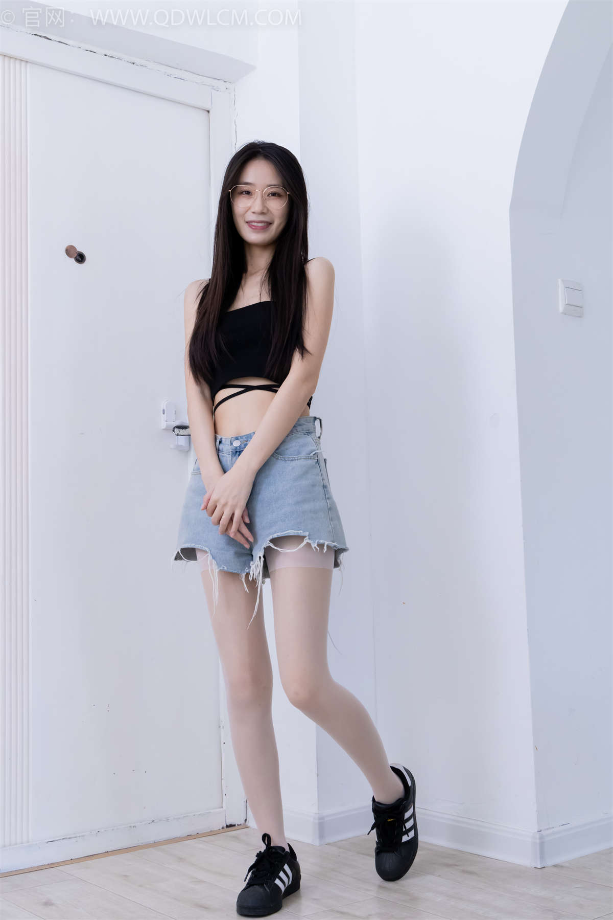 图片[2]-物恋传媒 NO.2180 菜菜-烂漫花丛-日更街拍