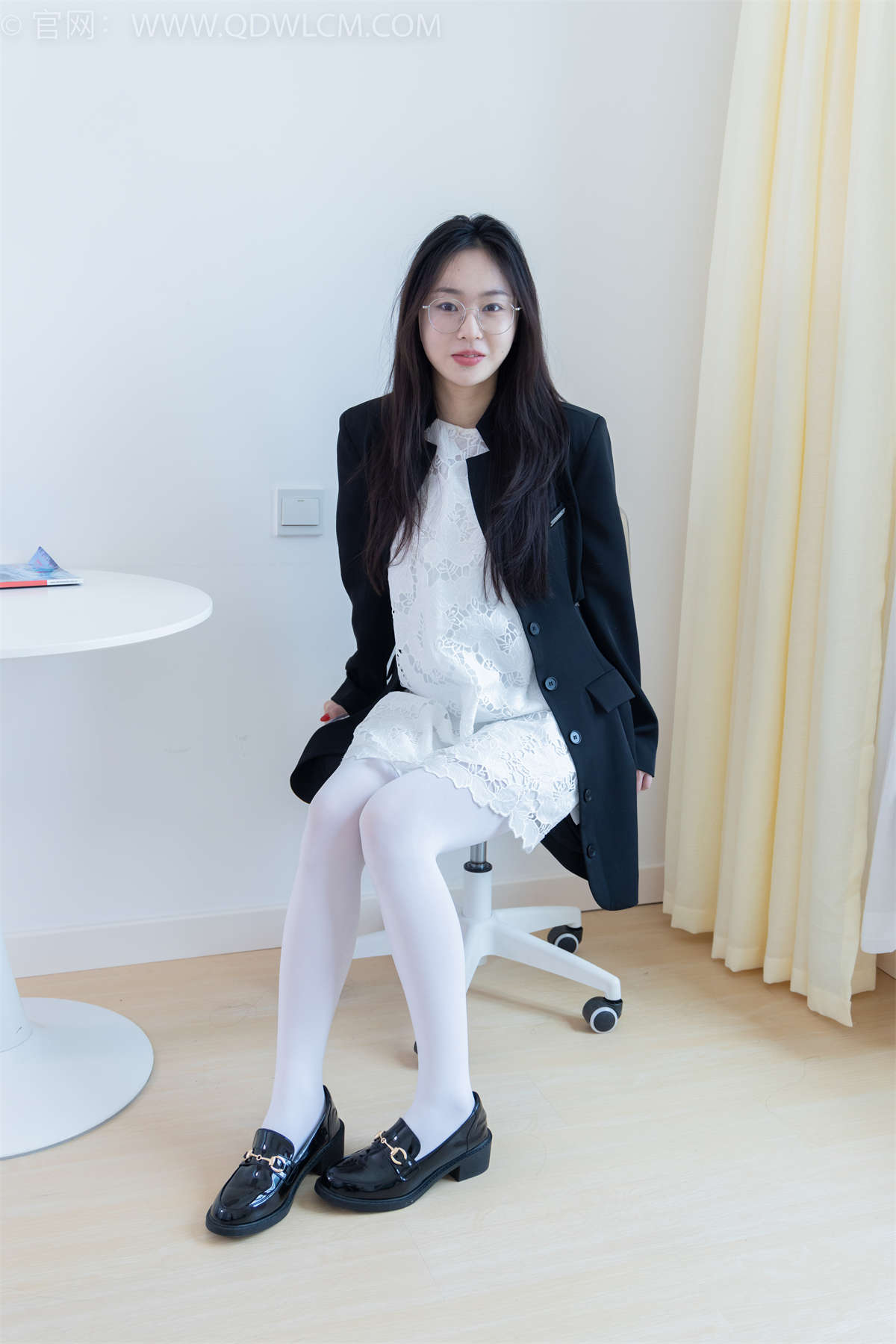 物恋传媒 NO.1967 美兔-融化悲伤-日更街拍