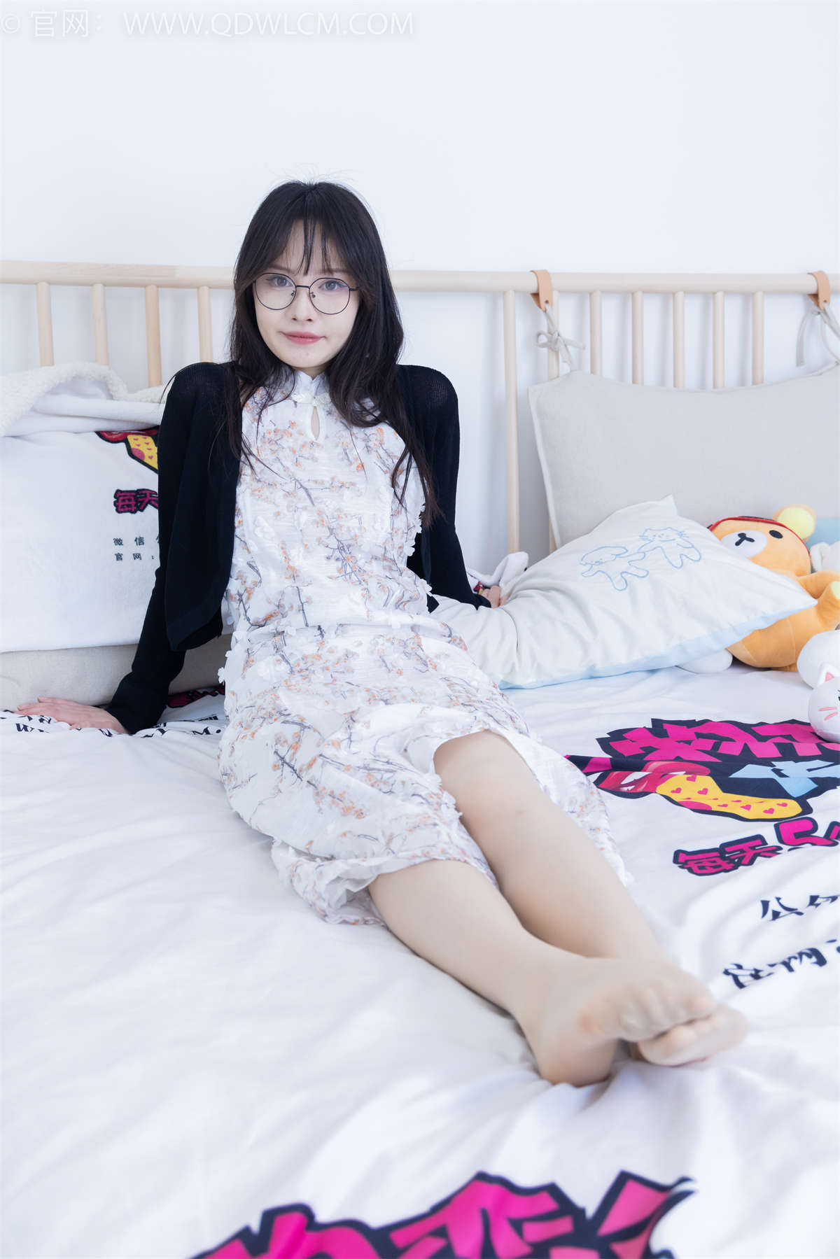 物恋传媒 NO.1968 小酒-迟来的春天-日更街拍