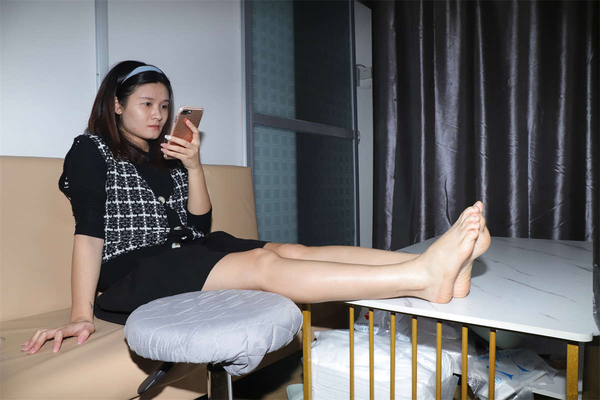 图片[2]-aapary摄影 No.092 新模静儿为美脚做完保养后再来拍照-日更街拍