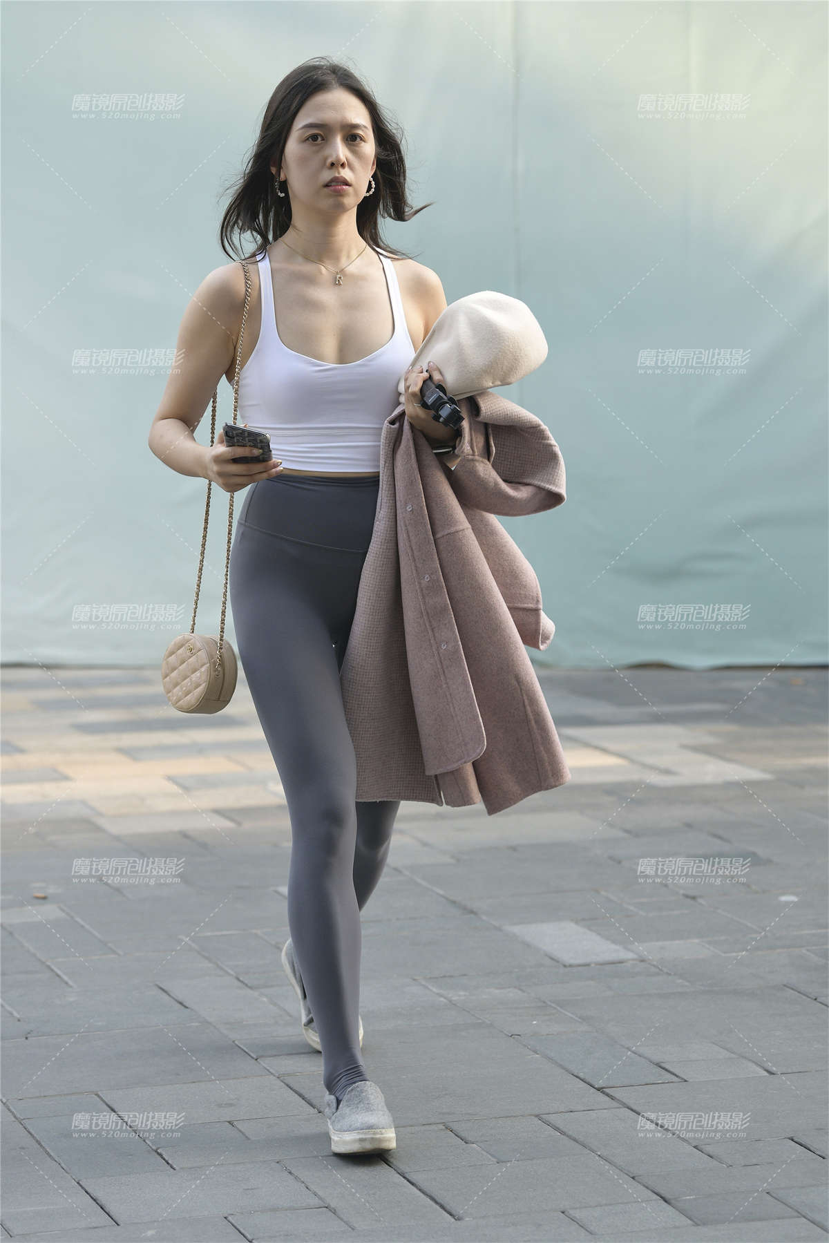 健美姑娘身材真好-日更街拍