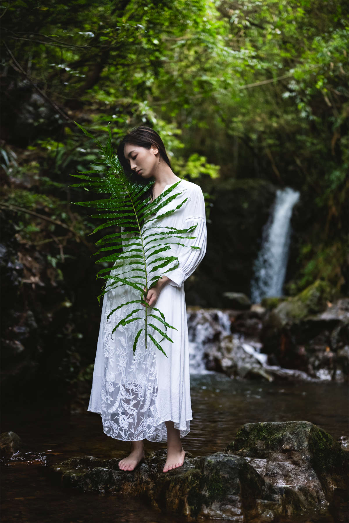 YITUYU艺图语 2025.03.15 一片绿叶 再来碗酥肉插图1