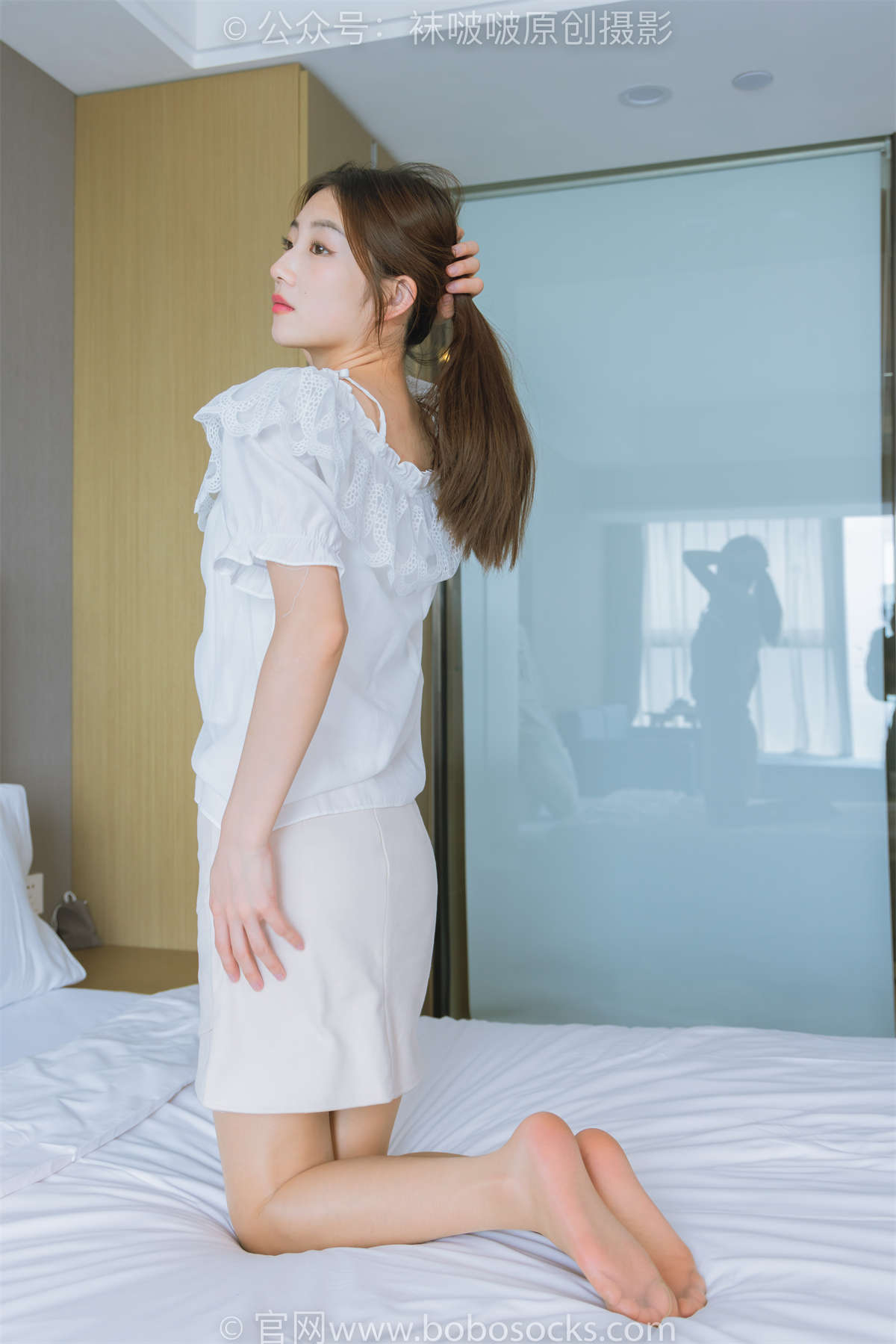 袜啵啵 No.223 小沫-高跟鞋、油亮肉丝（脚尖透明款）花絮版-日更街拍