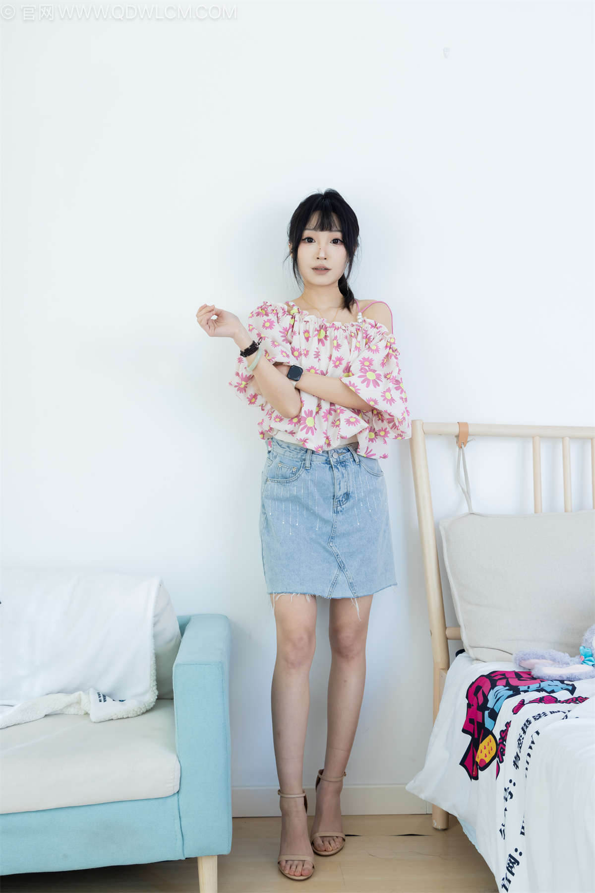 图片[2]-物恋传媒 NO.2240 嘟嘟-三双高跟鞋、薄肉丝（脚尖微加固款）、裸足、视频以超近景特写为主-日更街拍