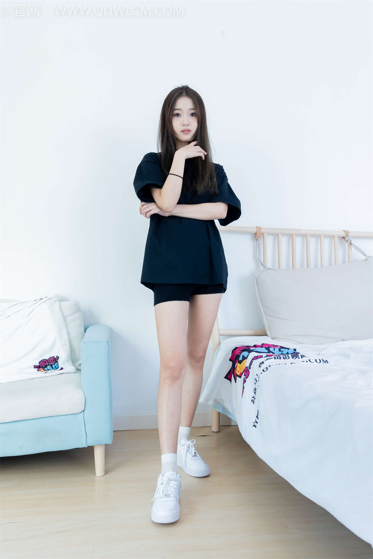 图片[2]-物恋传媒 NO.2252 泛泛-板鞋、白棉袜、裸足-日更街拍