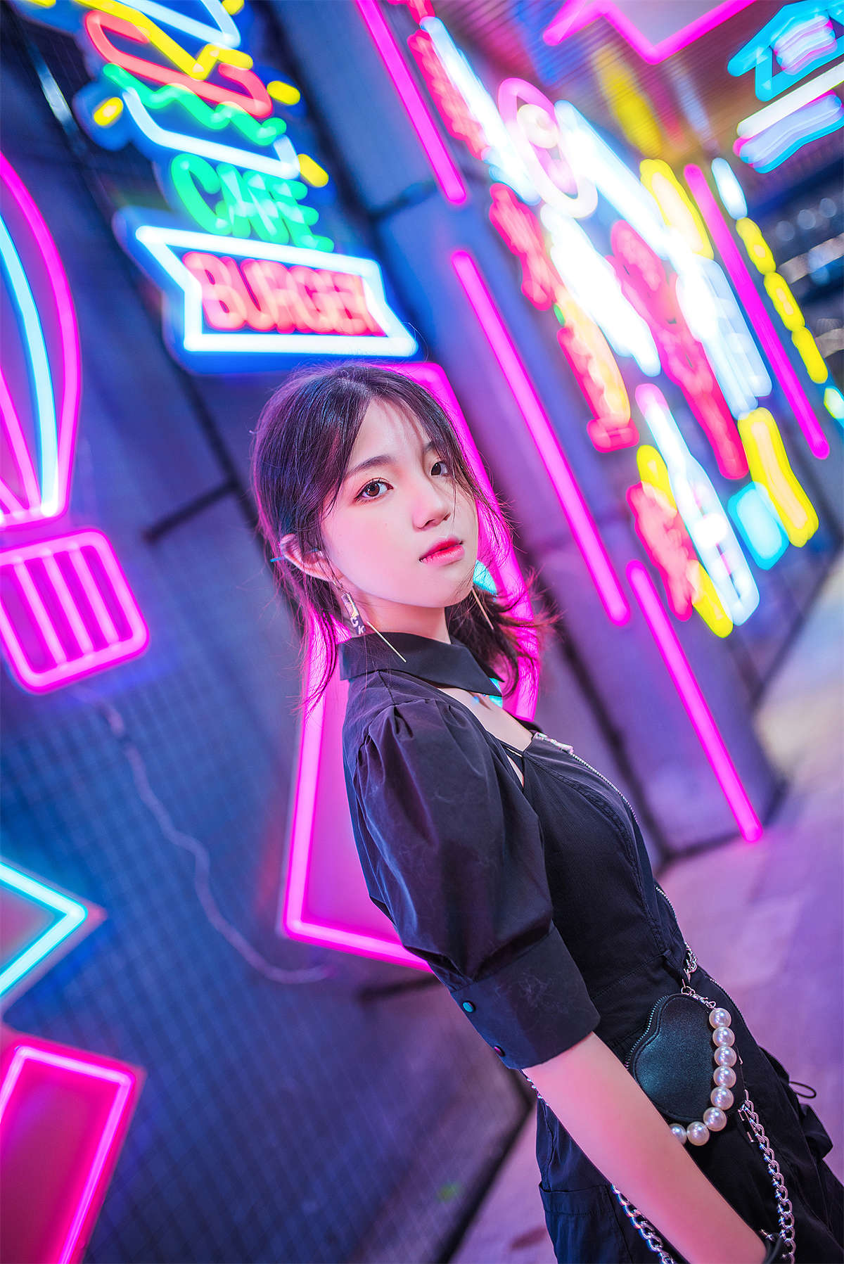 YITUYU艺图语 2023.10.01 迷于霓虹 昼桃插图1