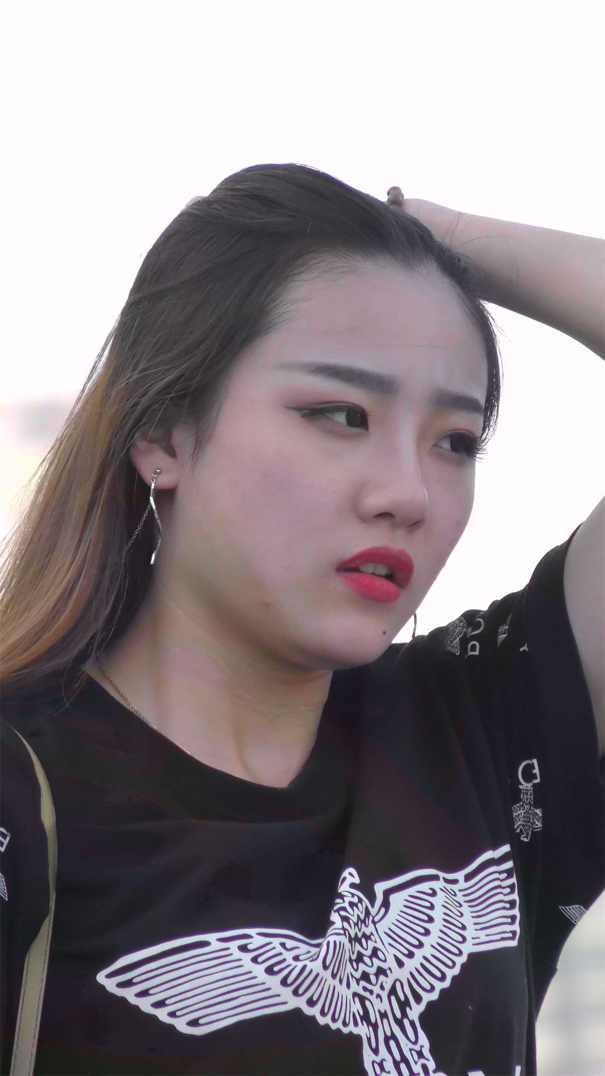 图片[2]-展会外拍摄漂亮的小姐姐们-日更街拍