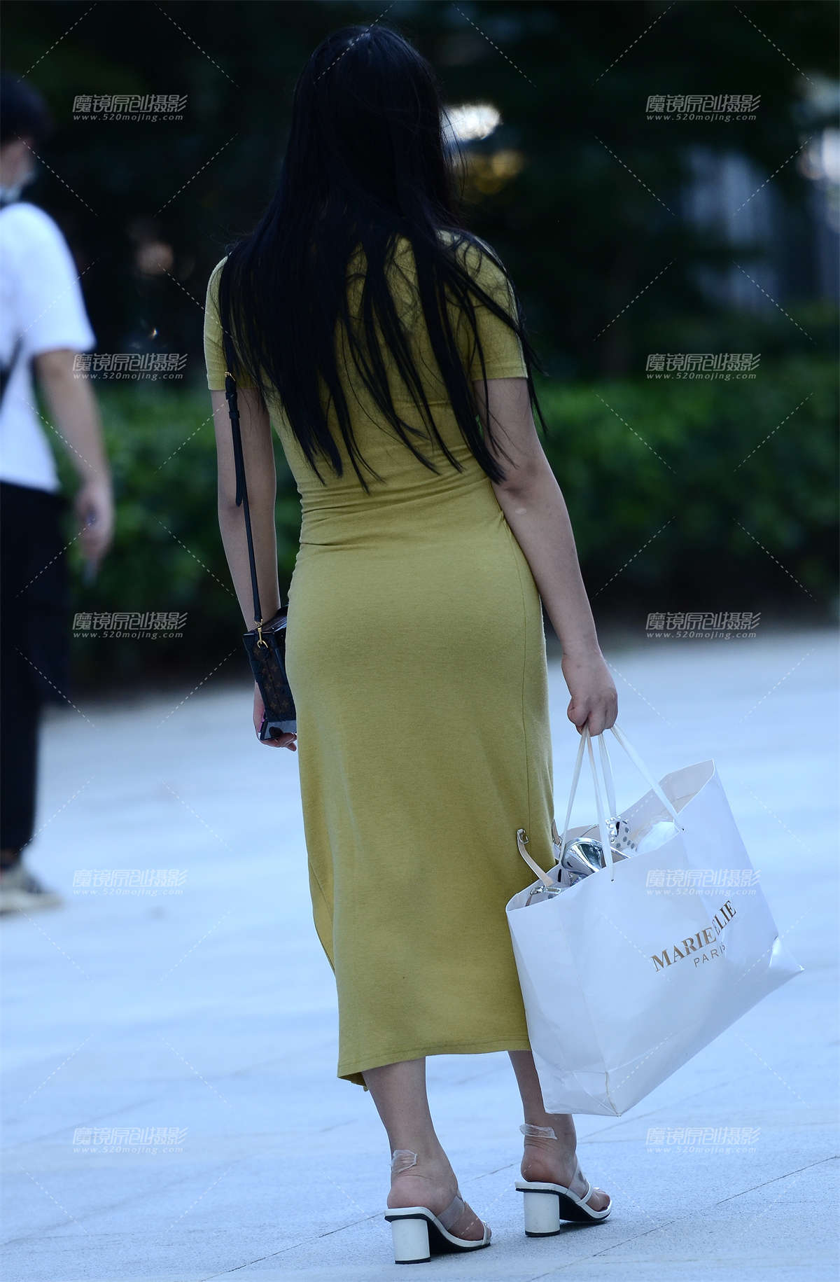 图片[2]-【神摄手赛贴】黄色包臀长裙-日更街拍