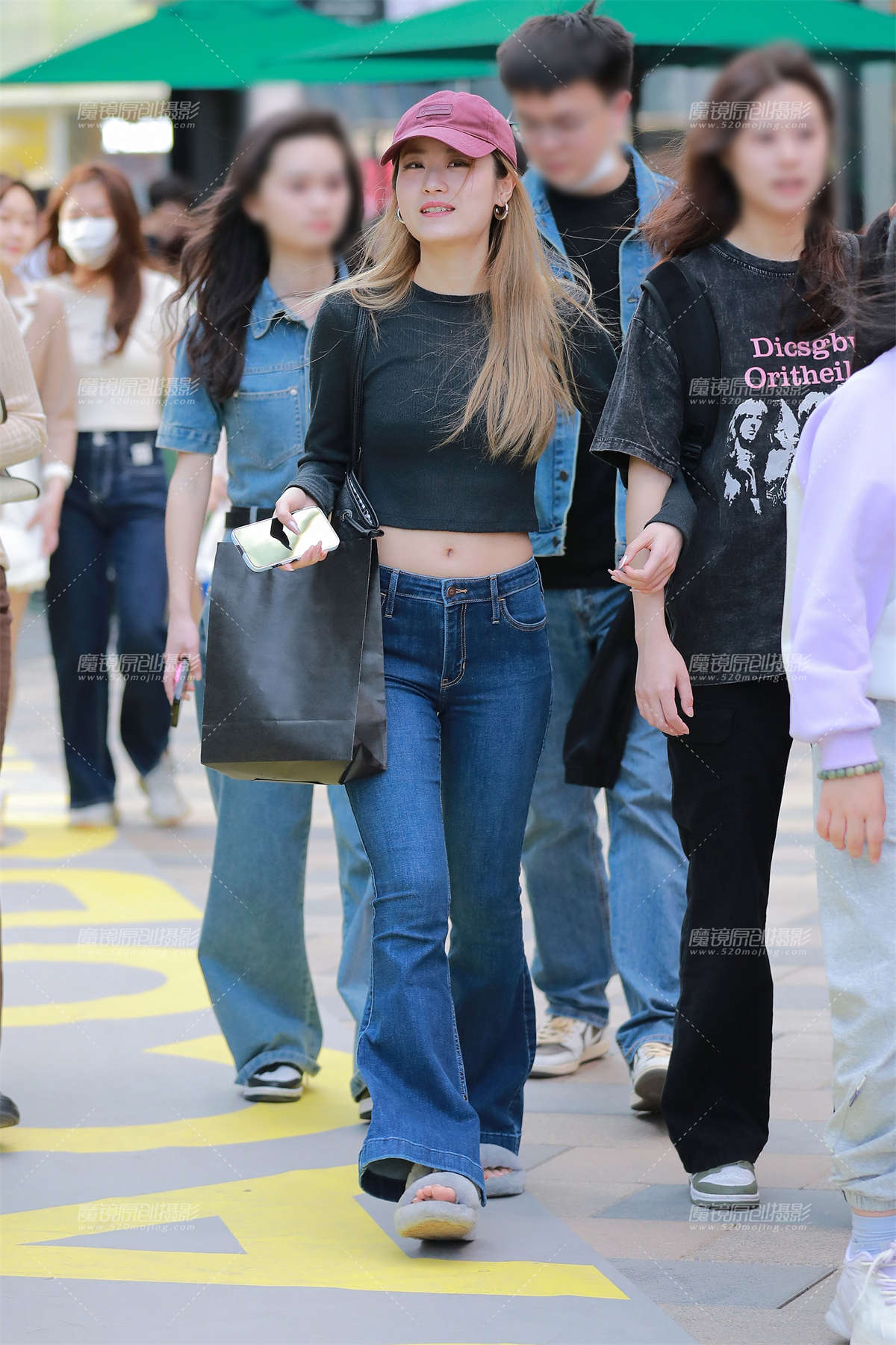 图片[2]-蓝牛仔裤美女-日更街拍