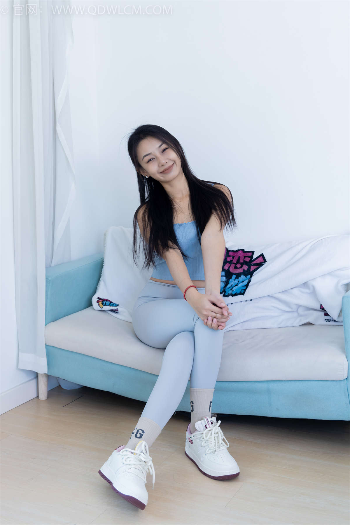 物恋传媒 NO.2254 岚岚-瑜伽裤、板鞋、两双棉袜-日更街拍