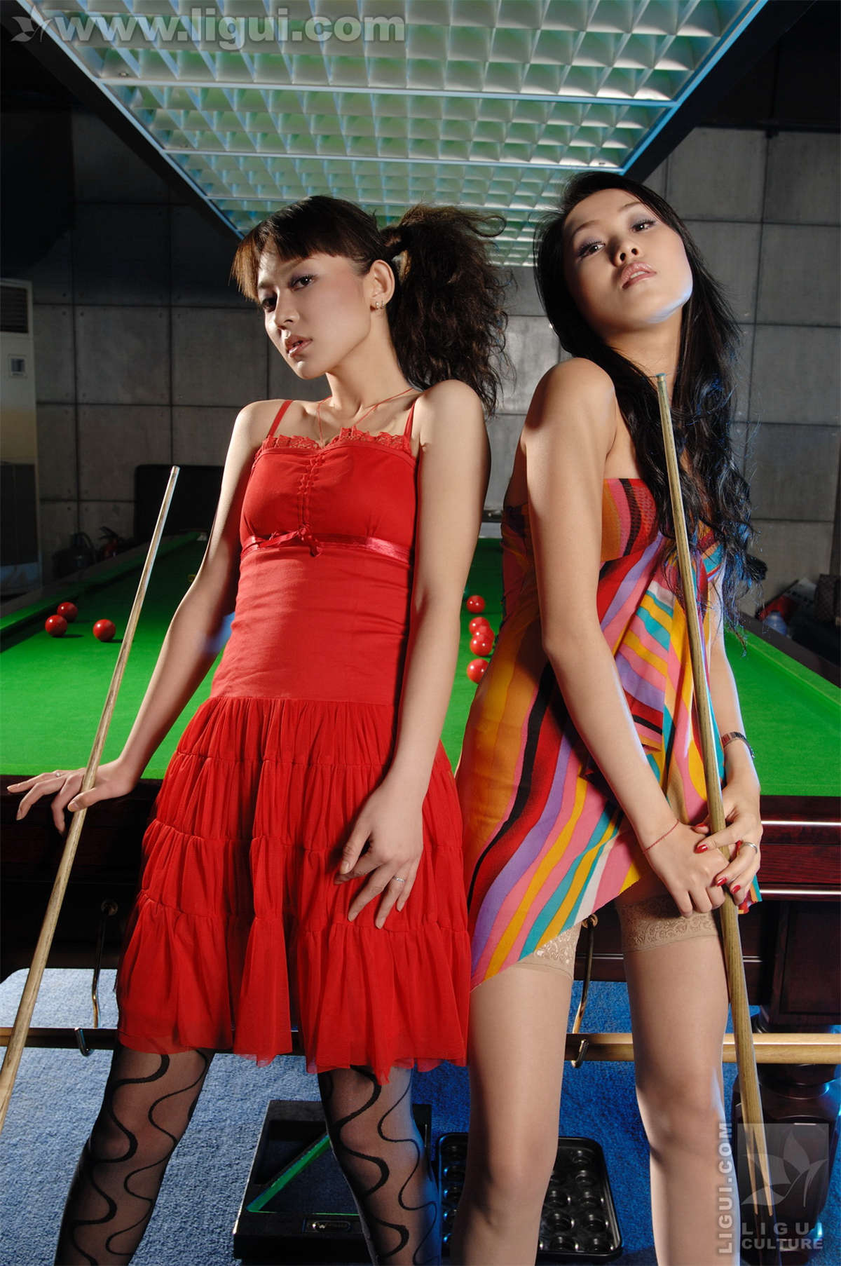 Ligui丽柜 20090109 丝袜美女玩台球 让你一饱眼福爽歪歪 咪惠美&琳达-日更街拍