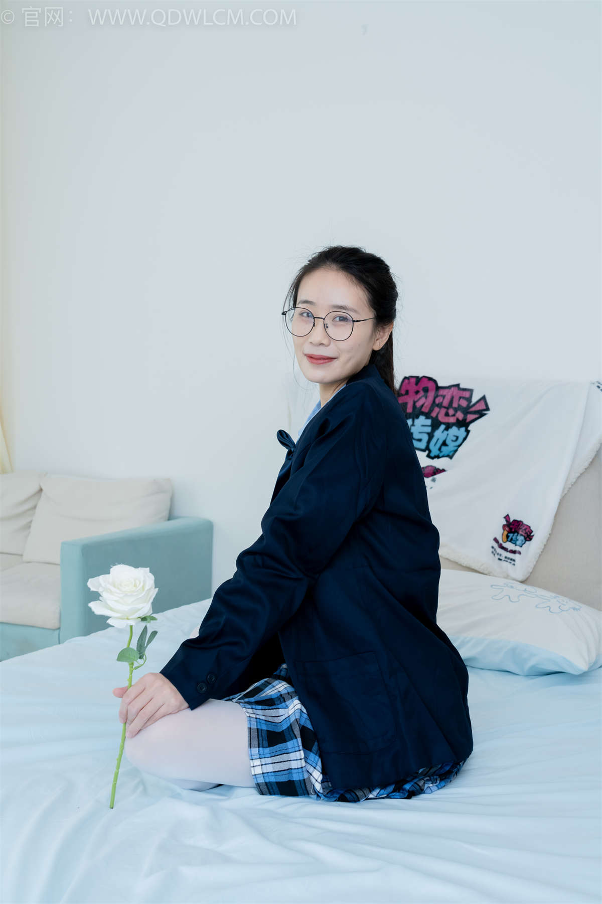 物恋传媒 NO.2244 菜菜-皮鞋、厚白丝、jk制服、皮筋绑脚老头乐挠脚剧情-日更街拍