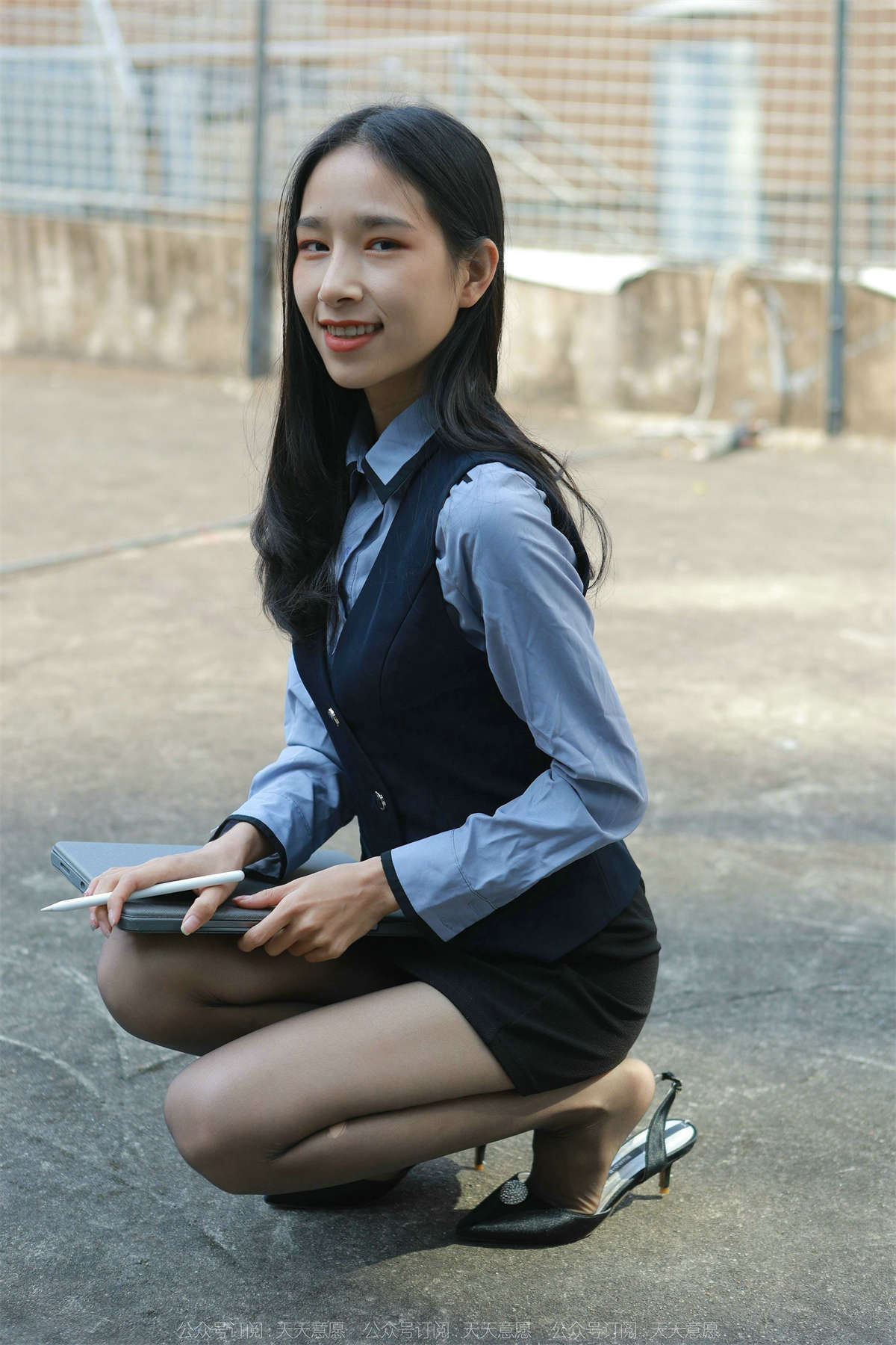 IESS异思趣向 2022.02.29 丝享家1015：美子 职业包臀裙黑丝-日更街拍