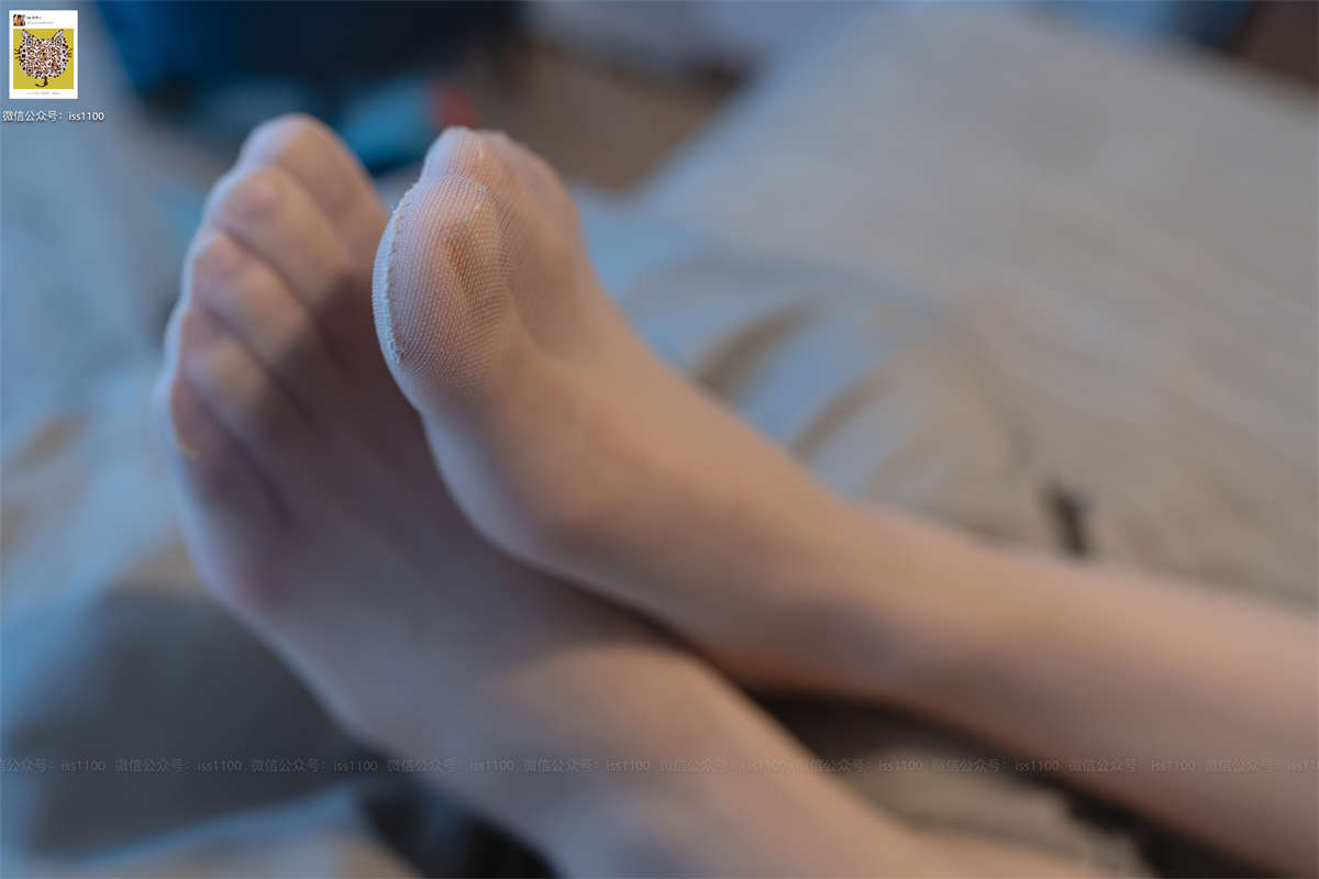 图片[2]-ISS尤好物 No.054 鑫航 撕袜-日更街拍