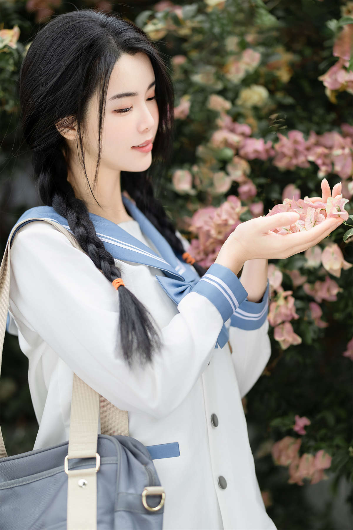 YITUYU艺图语 2024.07.12 幸好花期有你在 三重子-kiki-日更街拍