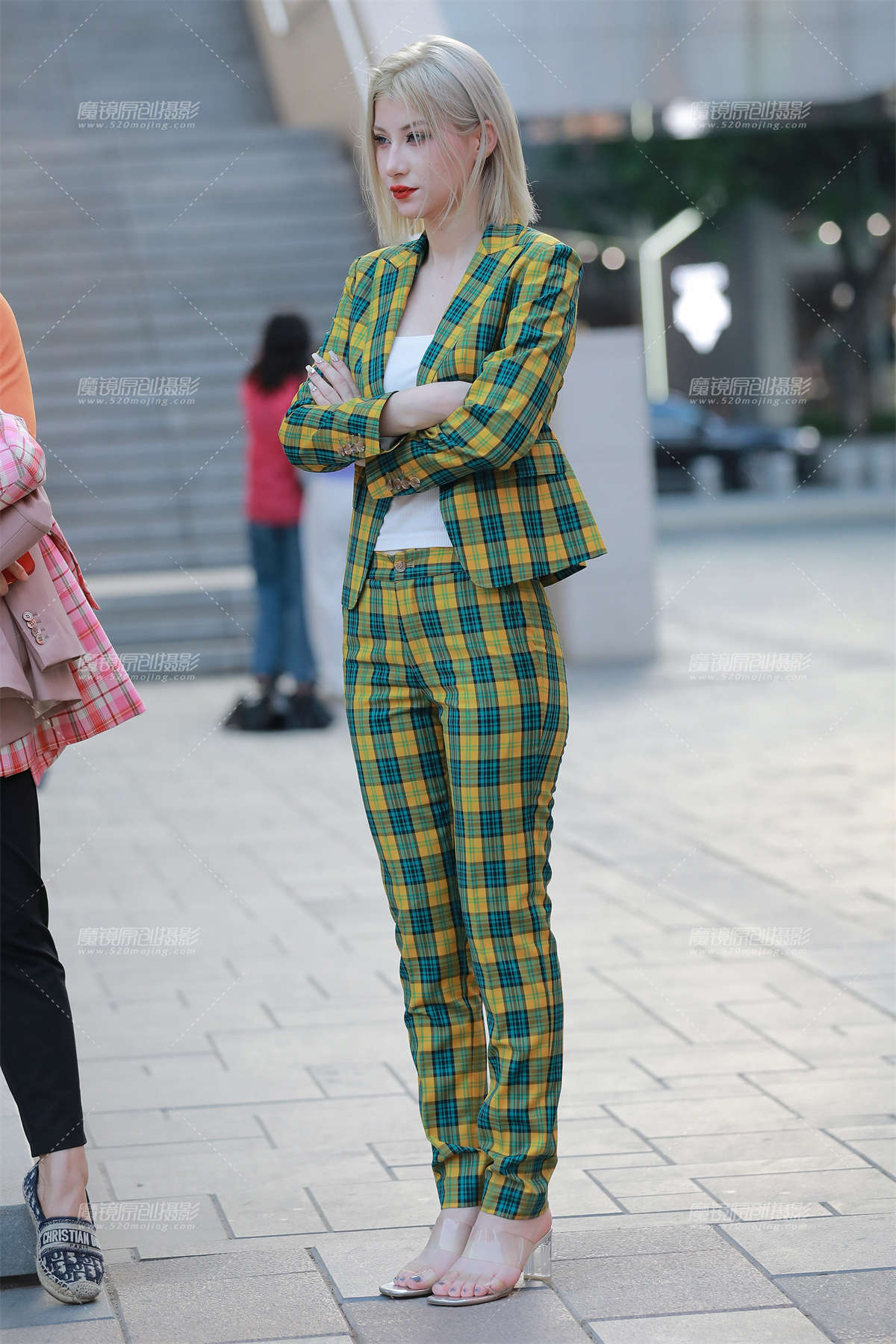 西装小姐姐-日更街拍