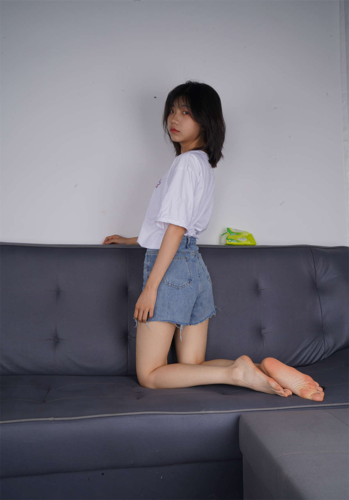 aapary摄影 No.148 小华再次大方展示美脚-日更街拍