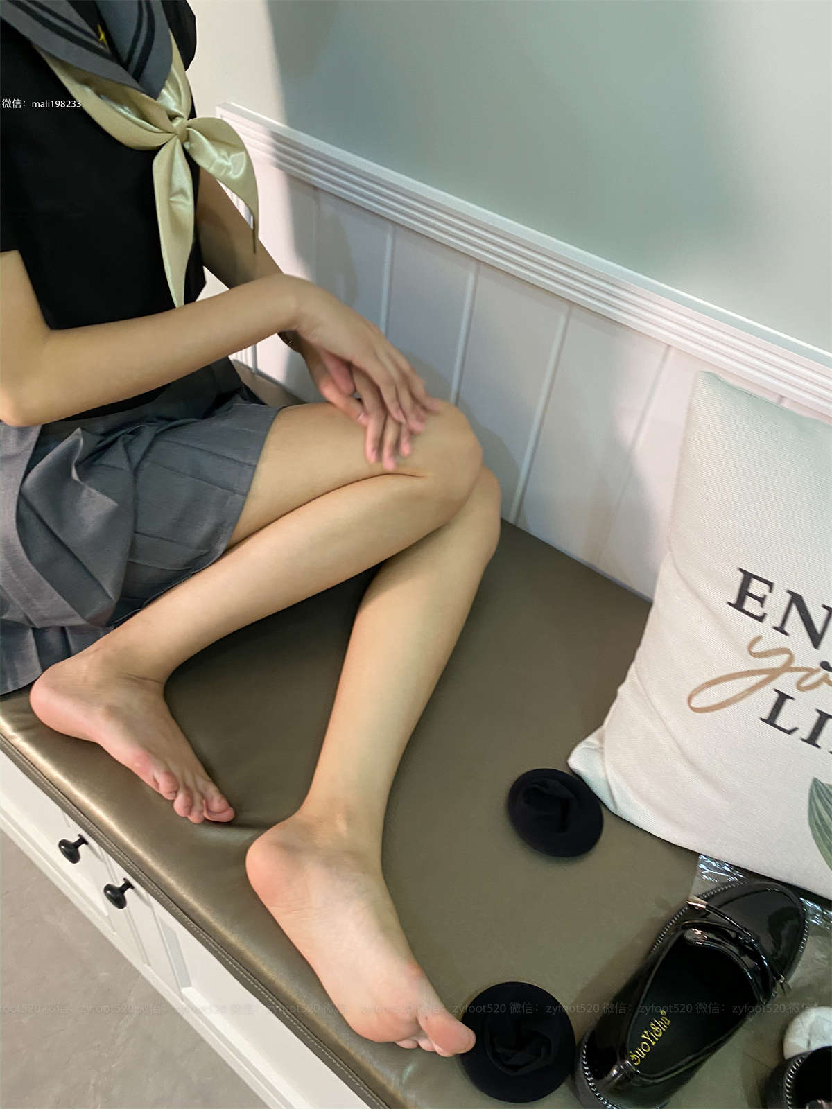 图片[2]-ISS尤好物 No.056 洋洋 JK黑-日更街拍