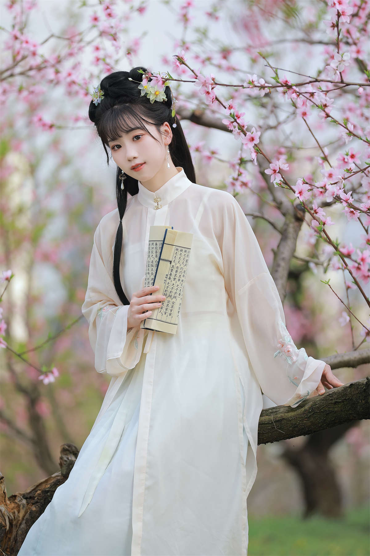 YITUYU艺图语 2025.03.10 桃花 周周Ay-日更街拍
