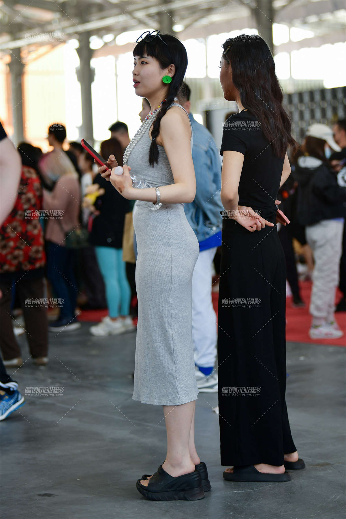 图片[2]-★观战棉质长裙美女-日更街拍