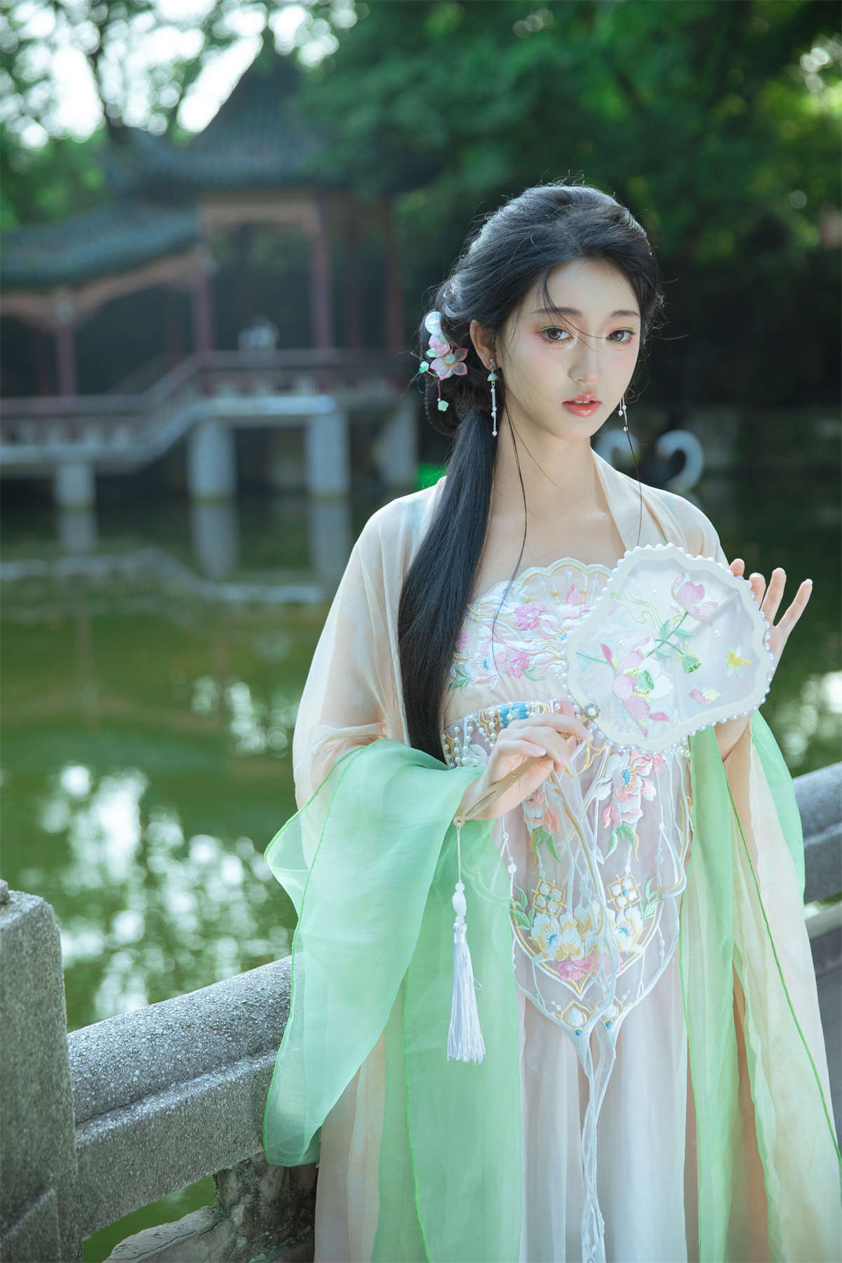YITUYU艺图语 2024.08.21 芙蕖 冷酷王爷-日更街拍