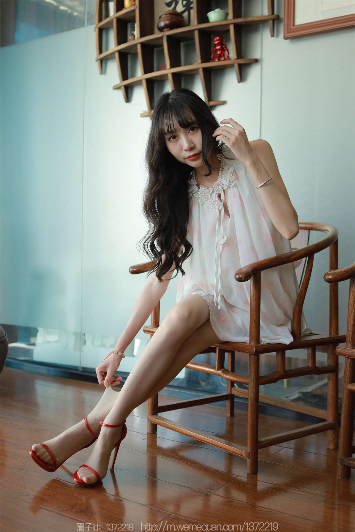 图片[2]-IESS异思趣向 2023.05.04 丝享家1441：团团 红鞋肉丝-日更街拍