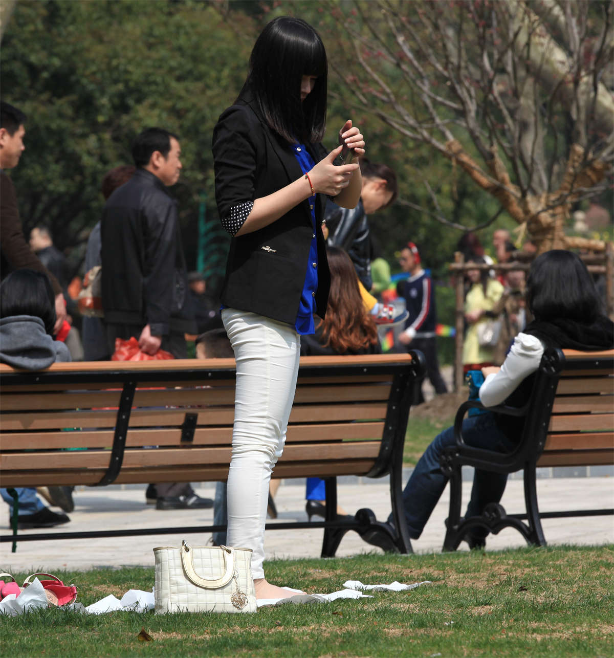 图片[2]-踏青公园街拍系列No.153 高挑女孩薄丝诱惑，袜尖微破呼之欲出-日更街拍