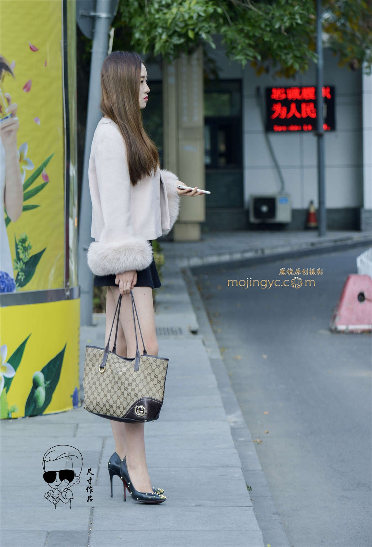 毛袖白衣短裙美女高跟鞋彰显魅力（2016年10月30日15p）-日更街拍