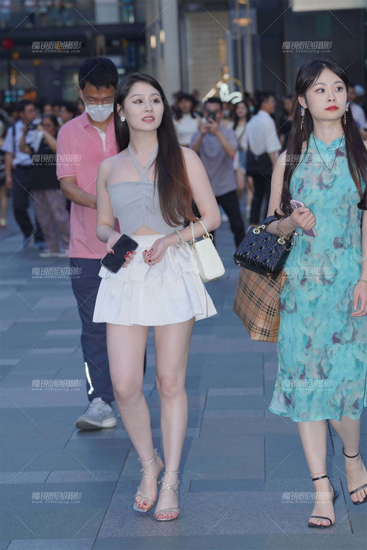 白皙美腿-日更街拍