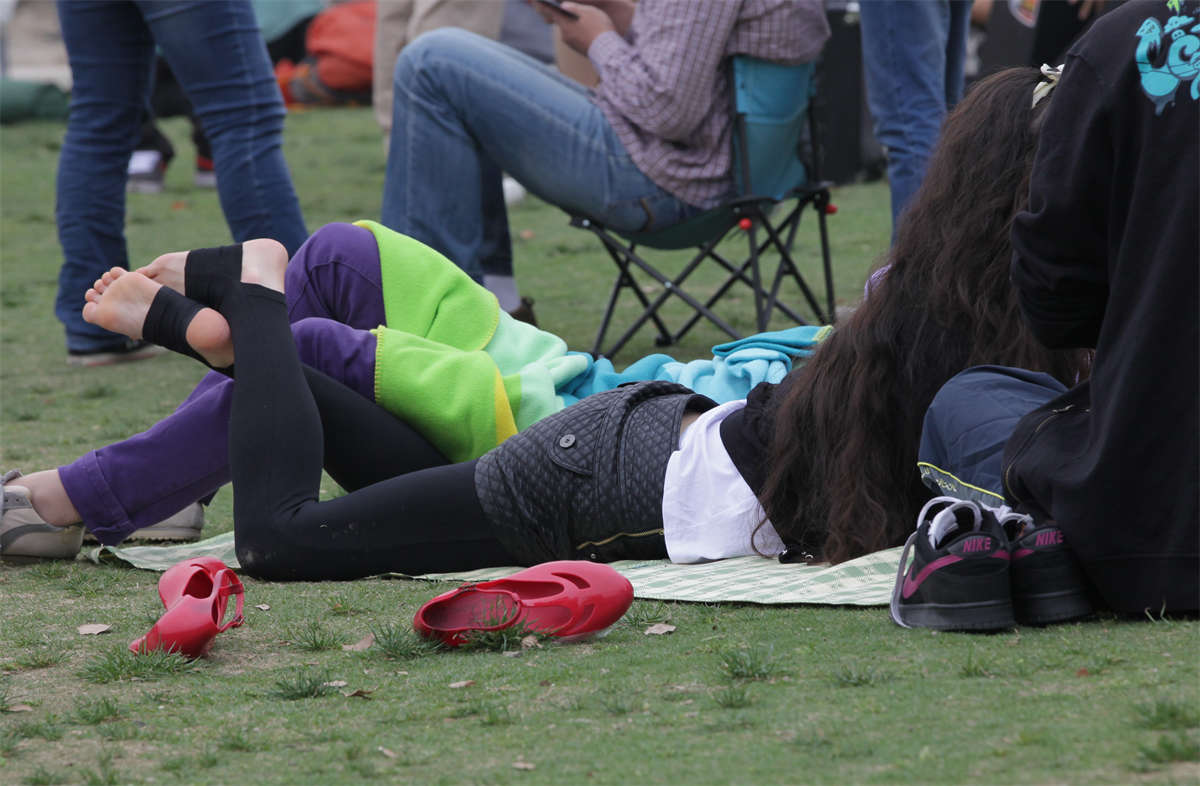 图片[2]-踏青公园街拍系列No.670 踩脚裤在高分美足面前是一道可直接忽略的浮云 第2套-日更街拍