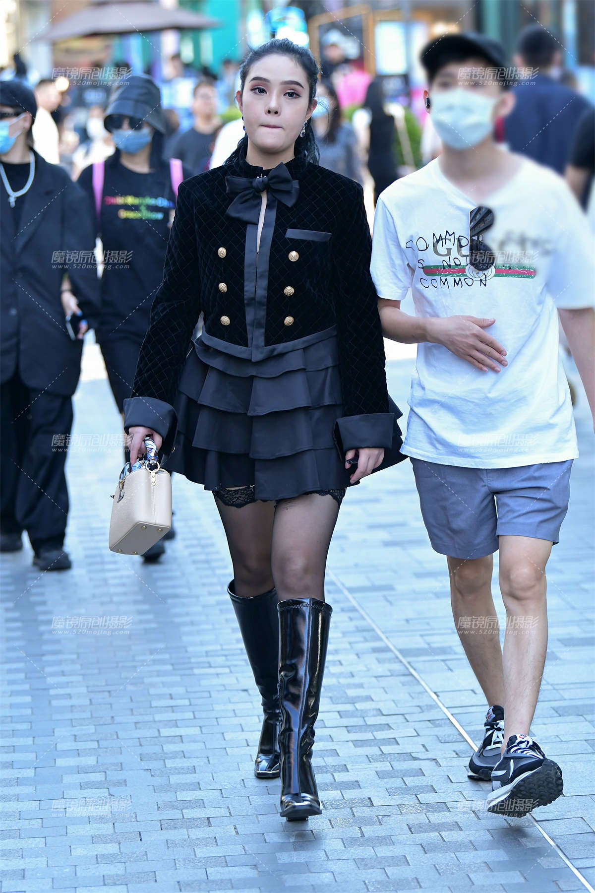 ★黑丝袜短裙美女-日更街拍