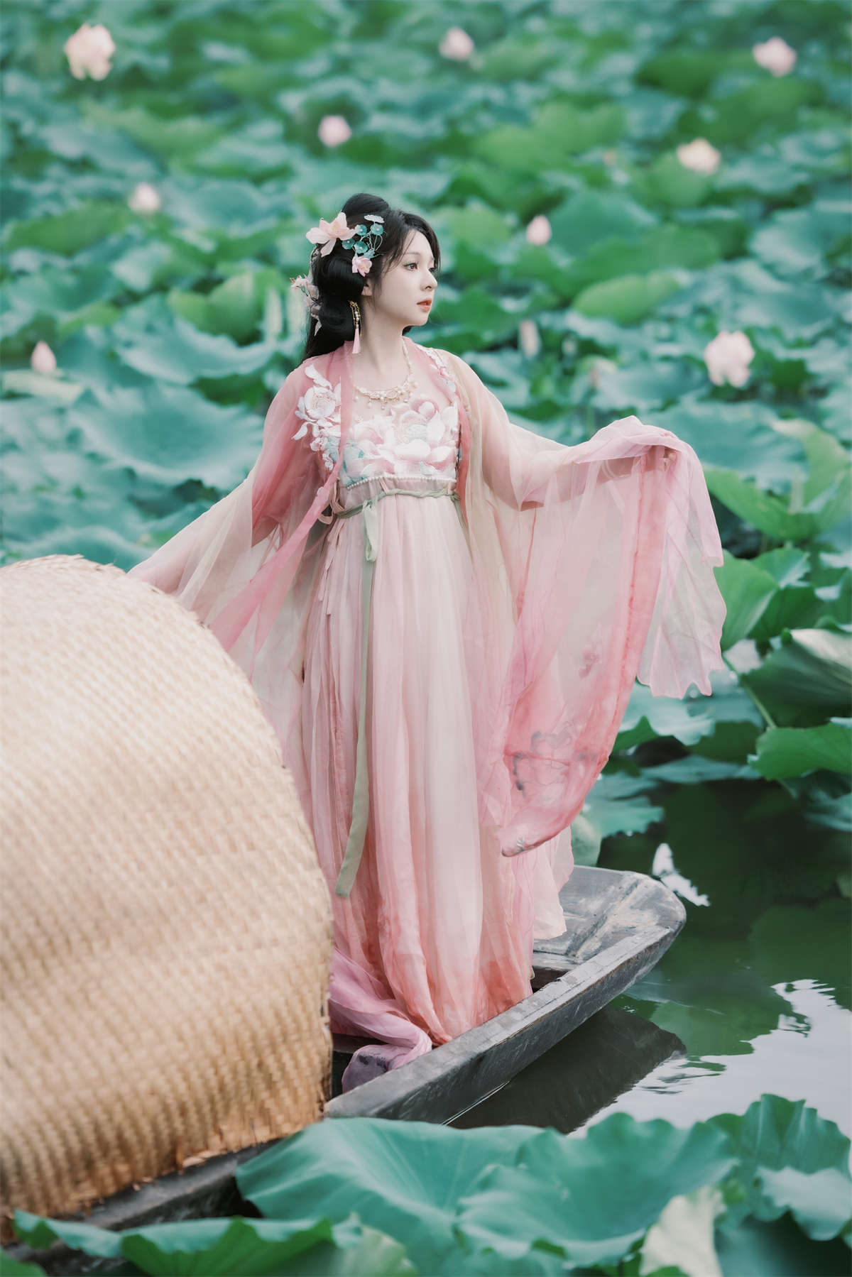 YITUYU艺图语 2024.08.22 荷塘畔影 MINI蜜丽-日更街拍