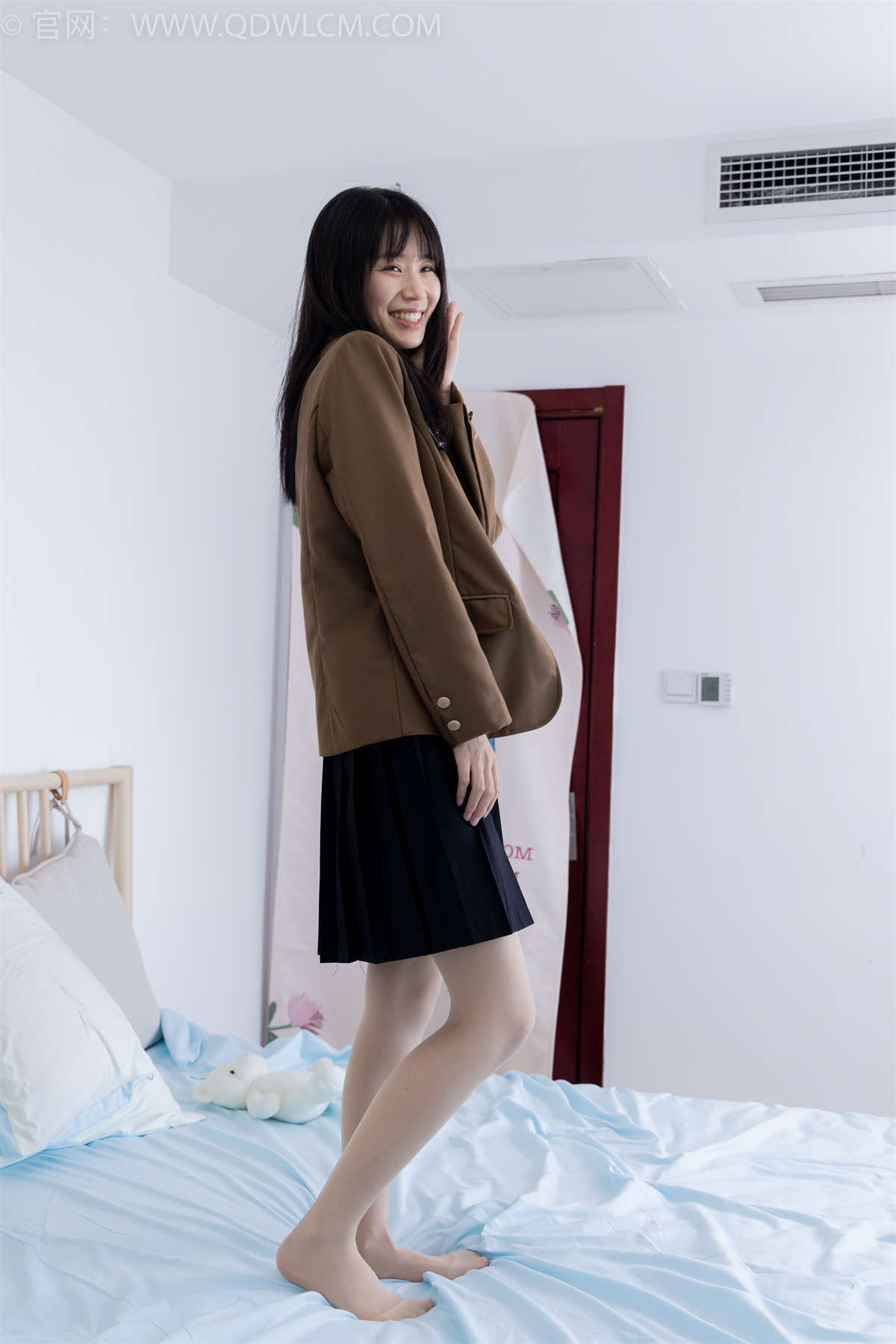 物恋传媒 NO.1713 菜菜-可爱兔兔-日更街拍