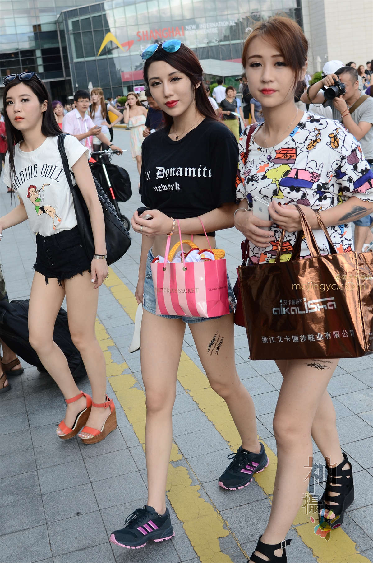 图片[2]-白嫩靓妹（13P）-日更街拍