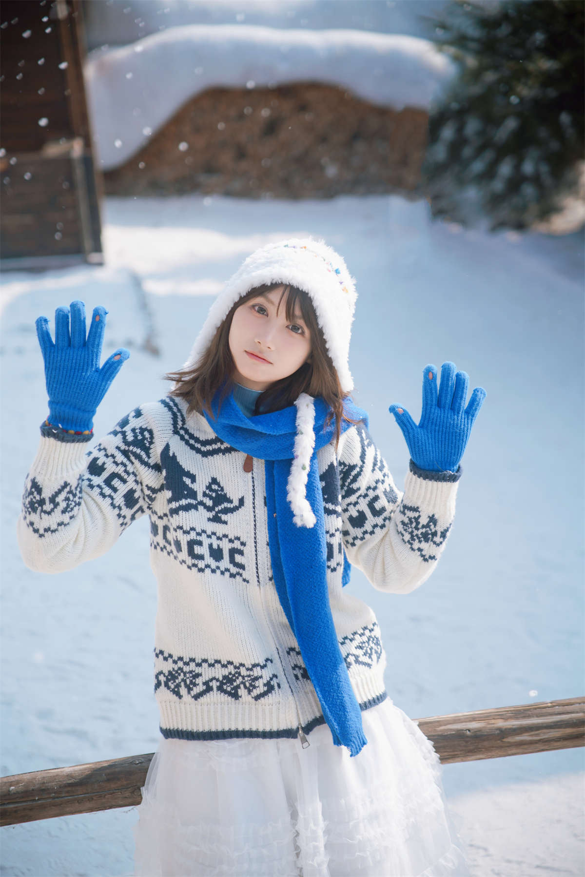 YITUYU艺图语 2025.03.17 雪地里的元气少女 泡泡小咩-日更街拍