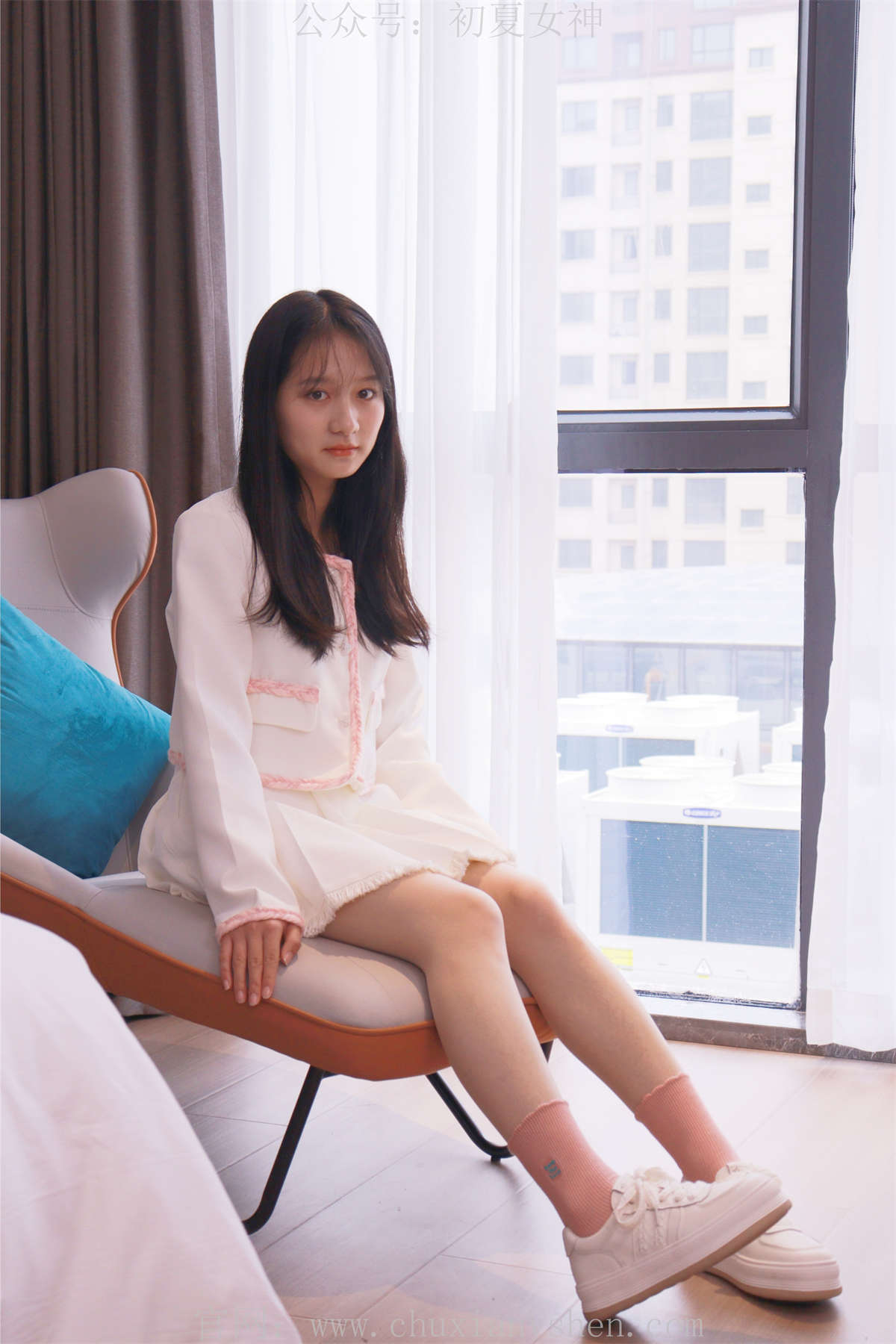 初夏女神 No.001 沙沙 S码粉白色套搭配小白鞋-日更街拍