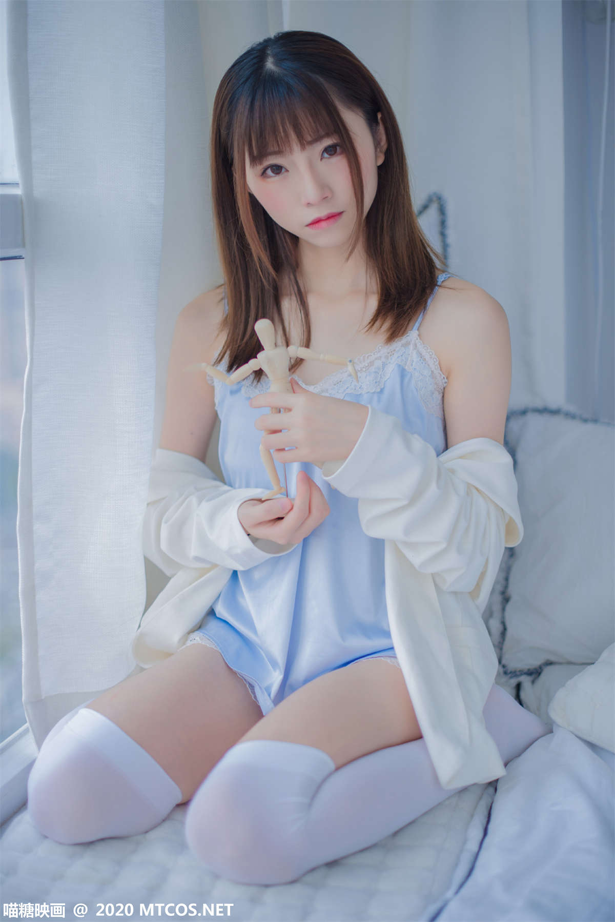 喵糖映画 VOL.251 纯纯的兔耳女友-日更街拍