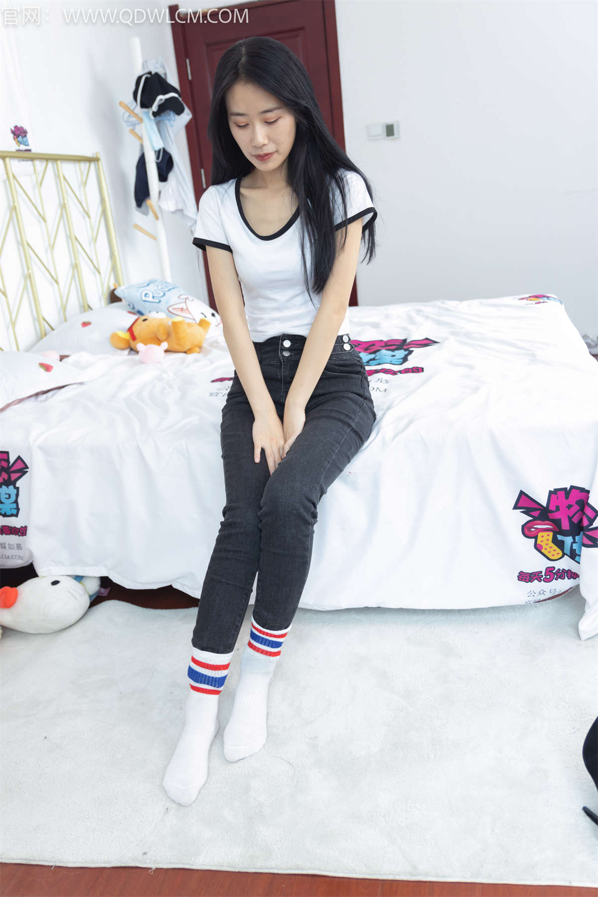 图片[2]-物恋传媒 NO.1304 菜菜-爱要坦荡荡-日更街拍