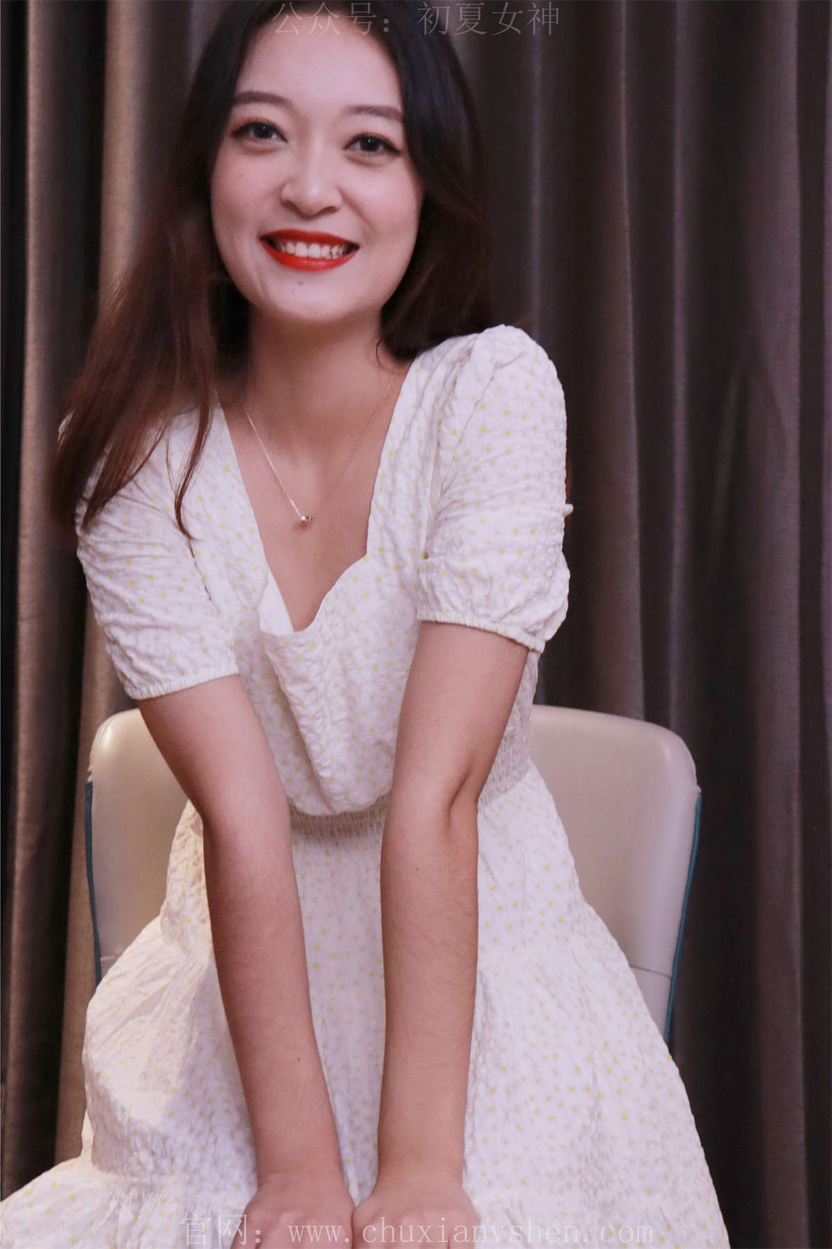 图片[2]-初夏女神 No.004 依依 白色M码秋季连衣裙搭高跟鞋-日更街拍