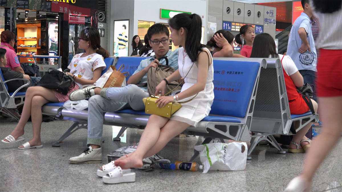 图片[2]-白色松糕鞋-日更街拍