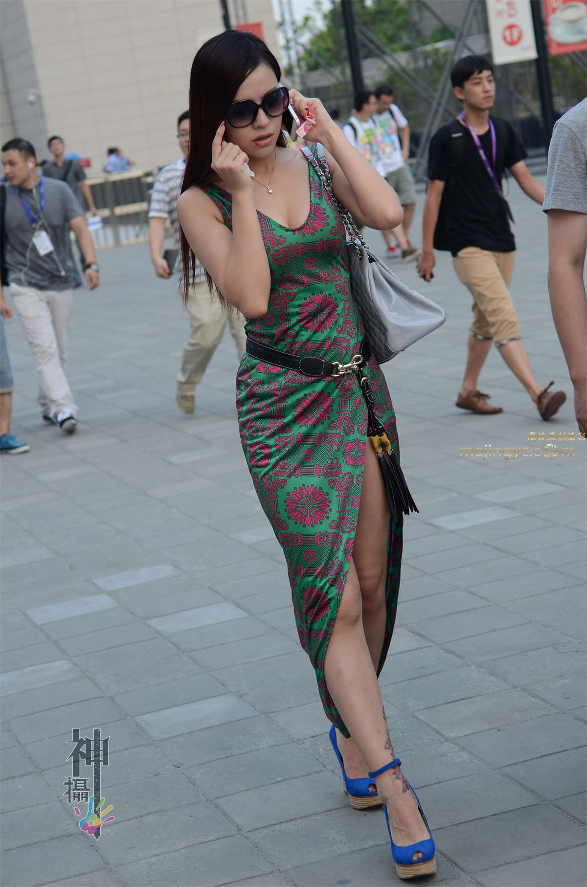 【神摄手原创】绿红裹裙，蓝色坡跟（10P）-日更街拍