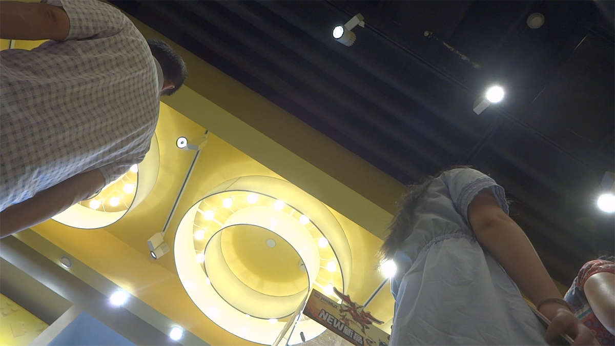 图片[2]-蓝色连衣裙妹子的花花小内内-日更街拍