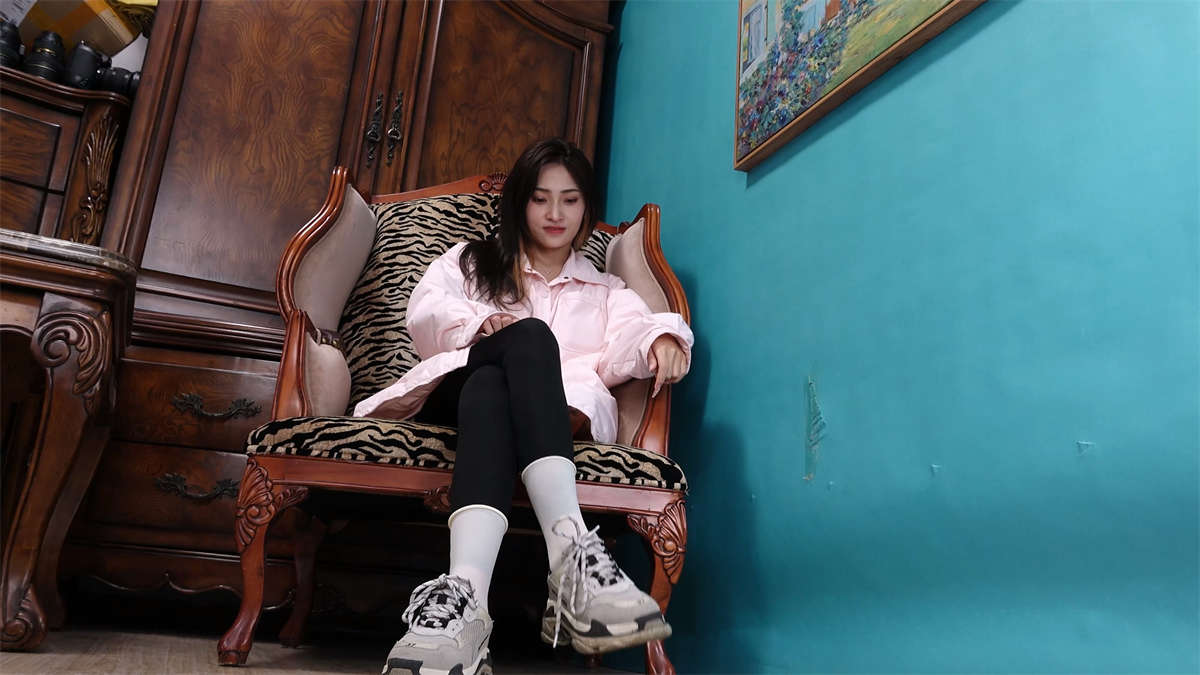 Sexy Asian Girls Feet Vol.052 小美女Xixi展示她的性感39码大脚-日更街拍