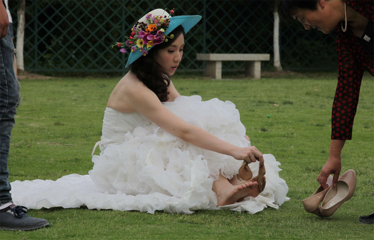 图片[2]-踏青公园街拍系列No.676 迎新春：新娘美足集锦4组连发-日更街拍