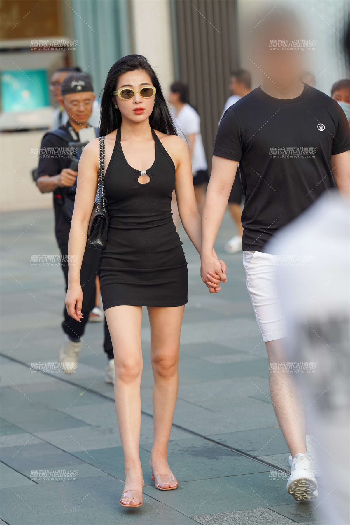 黑裙美女-日更街拍