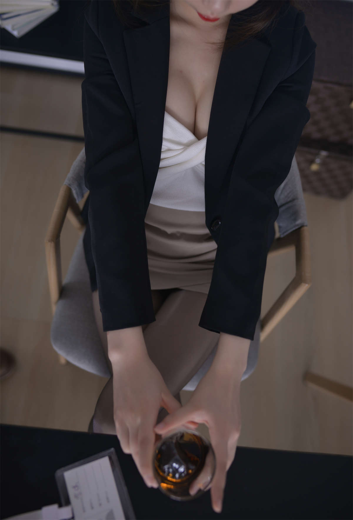 图片[2]-知名Coser-雪琪SAMA No.51 OL后辈出差第一天-日更街拍